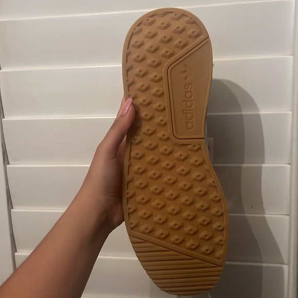 Adidas shoes - Picture 4 of 4